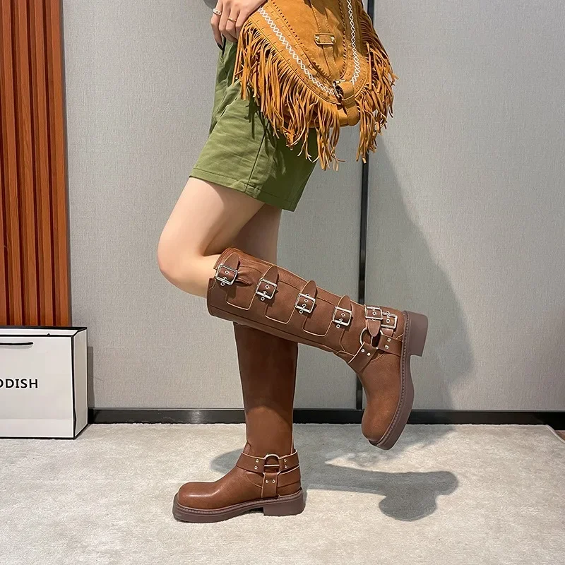 Women Knee-High Boots Fashion Genuine 4CM Leather High Heels Black Square Heel 2025 Belt Buckle Female Booties Designer Shoe 40
Women Knee-High Boots Fashion Genuine 4CM Leather High Heels Black Square Heel 2025 Belt Buckle Female Booties Designer Shoe 40