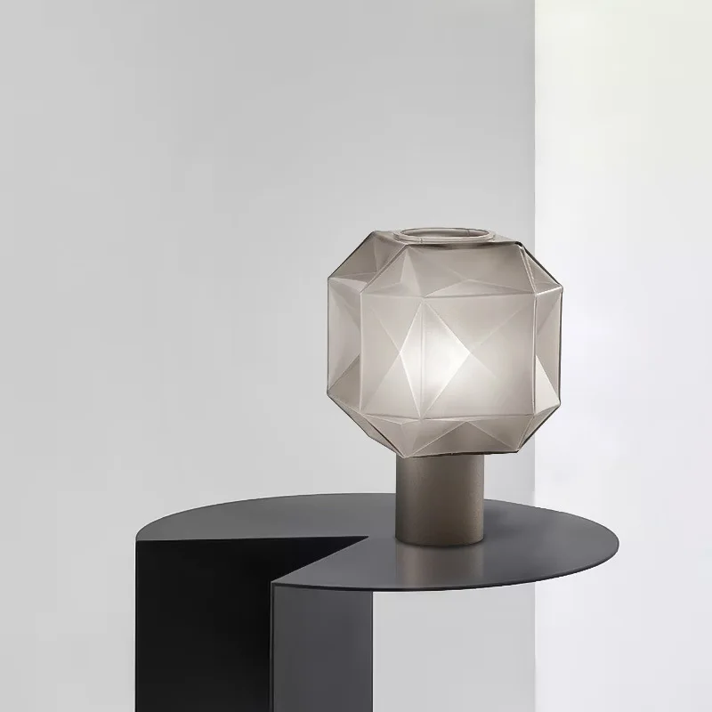 Modern American Classic Fashion Desk Lamp Villa Living Room Bedroom Study Decorative Lamp Original Design European Table Light
Modern American Classic Fashion Desk Lamp Villa Living Room Bedroom Study Decorative Lamp Original Design European Table Light
