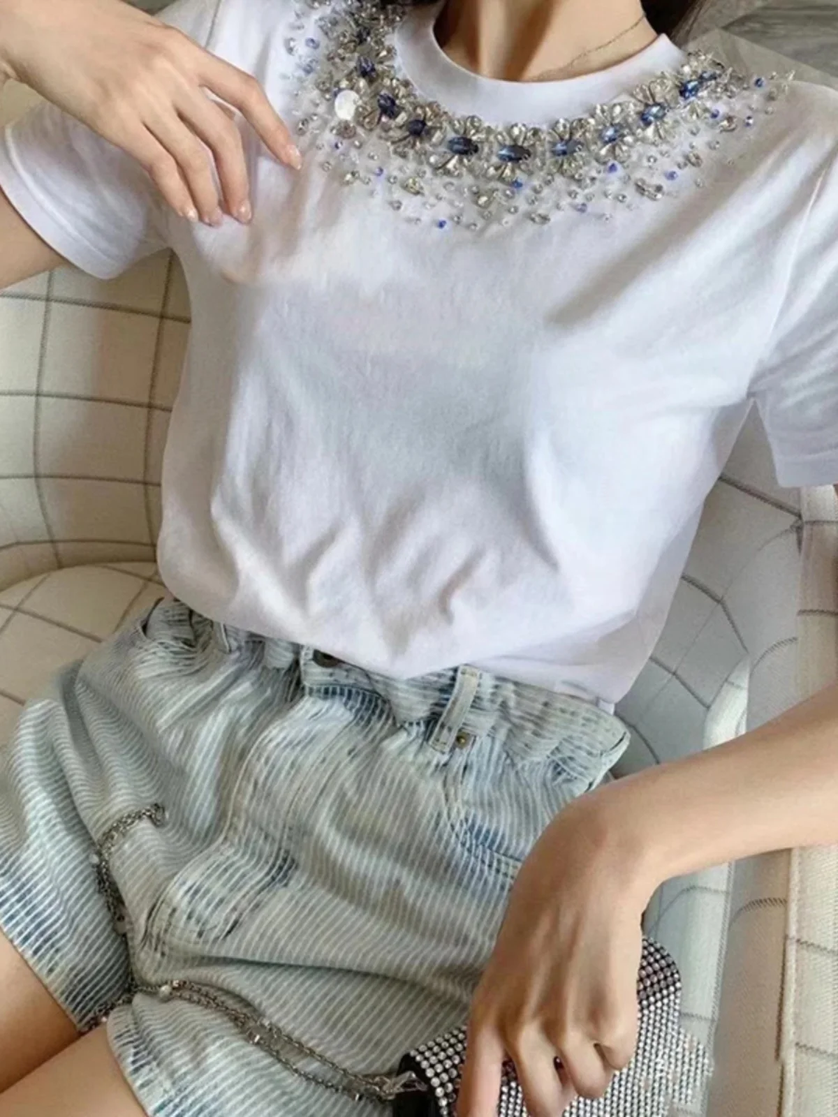Heavy Duty Diamond Embedded Cotton T-Shirt round Neck Loose Fit Casual Style Slimming Effect for Young Women in Their 20s
Heavy Duty Diamond Embedded Cotton T-Shirt round Neck Loose Fit Casual Style Slimming Effect for Young Women in Their 20s