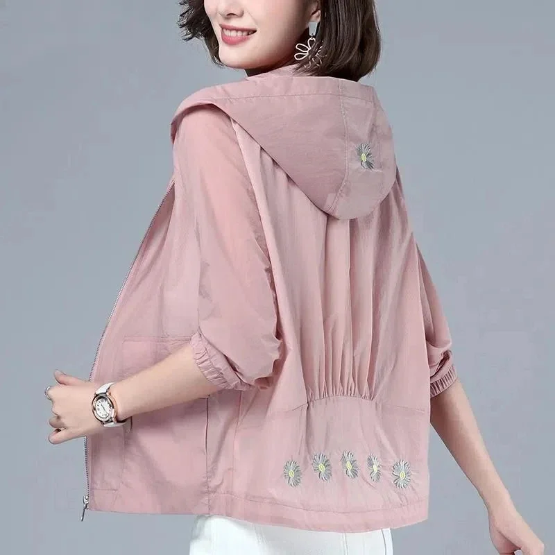 Summer Women Hooded Jackets Loose Embroidery Thin Basic Coat 2025 Spring New Female Long Sleeve Sun-Proof Trench 4XL
Summer Women Hooded Jackets Loose Embroidery Thin Basic Coat 2025 Spring New Female Long Sleeve Sun-Proof Trench 4XL