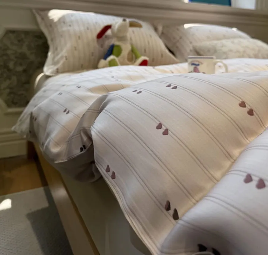 Fashion simple stripes heart bedding set 1.5 1.8 2.0 double kid,full queen king brief home textile sheet pillow case quilt cover
Fashion simple stripes heart bedding set 1.5 1.8 2.0 double kid,full queen king brief home textile sheet pillow case quilt cover