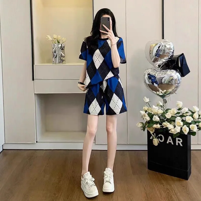 Casual Sports Suit Women's New Summer Style Age Reducing and Height Enhancing Short Sleeved Shorts Two-piece Set
Casual Sports Suit Women's New Summer Style Age Reducing and Height Enhancing Short Sleeved Shorts Two-piece Set