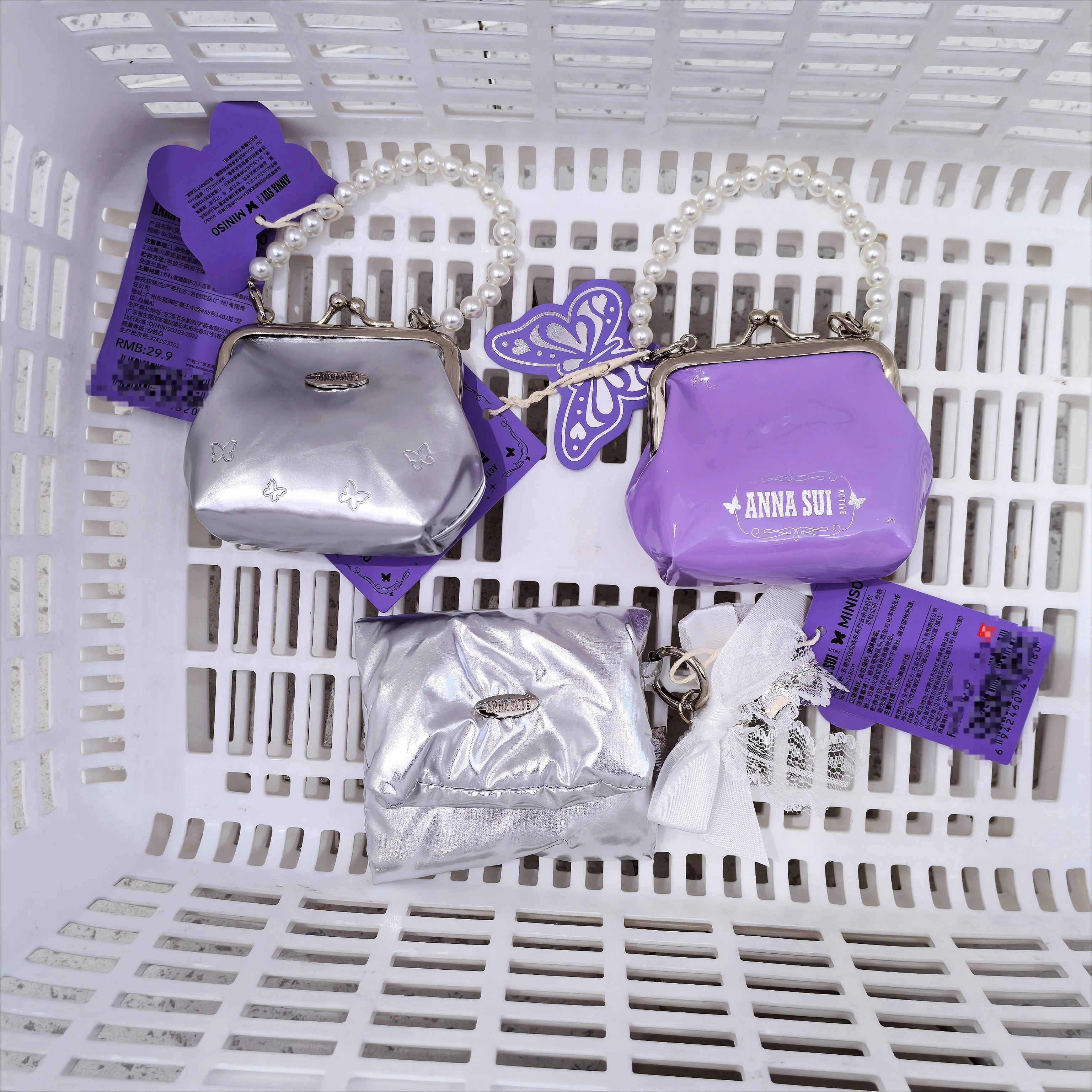 Anna Sui Sport Collection Mini Earbuds Case -Fashion Protective Pouch for AirPods Pro/AirPods/Galaxy Buds -Portable Travel Gift
Anna Sui Sport Collection Mini Earbuds Case -Fashion Protective Pouch for AirPods Pro/AirPods/Galaxy Buds -Portable Travel Gift