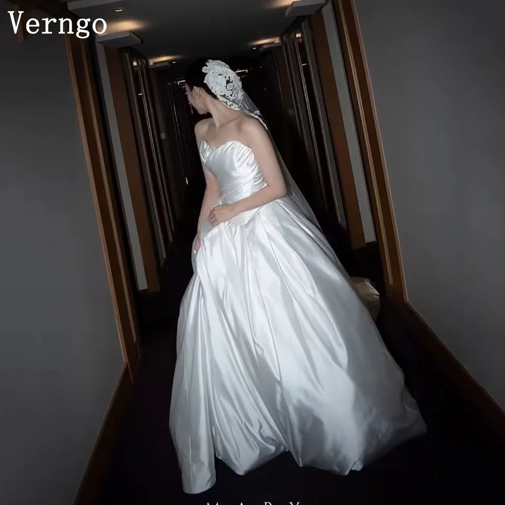 Verngo lvory Satin Bridal Gowns Strapless A Line Pleated Bridal Gowns Women Elegant Korea Bride Dresses Customized vestido
Verngo lvory Satin Bridal Gowns Strapless A Line Pleated Bridal Gowns Women Elegant Korea Bride Dresses Customized vestido