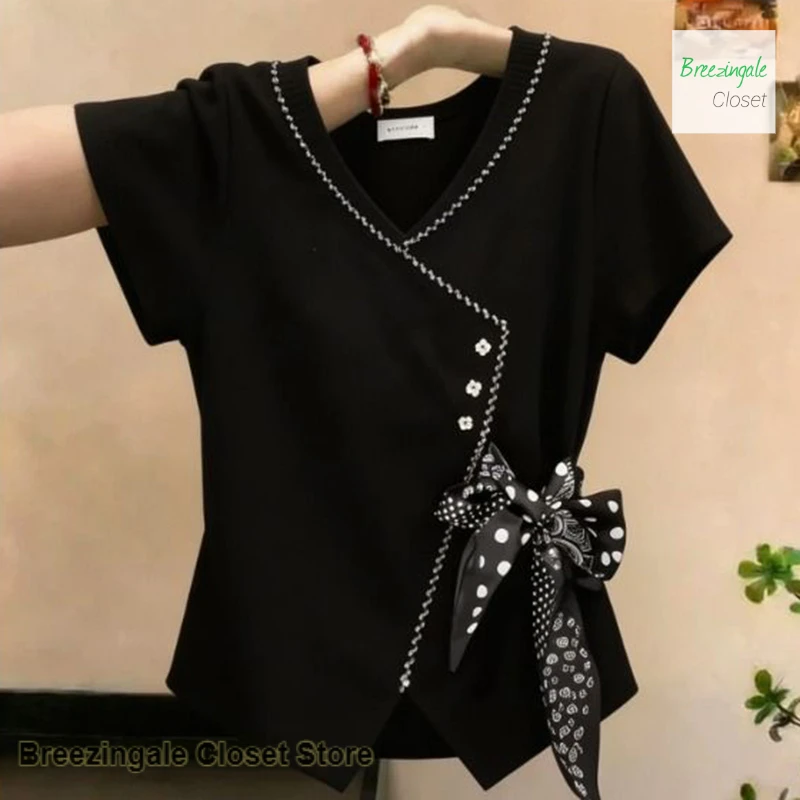 Korean-style silk scarf decorated with short sleeve T-shirt with oblique chest for women's new summer design and black top.
Korean-style silk scarf decorated with short sleeve T-shirt with oblique chest for women's new summer design and black top.