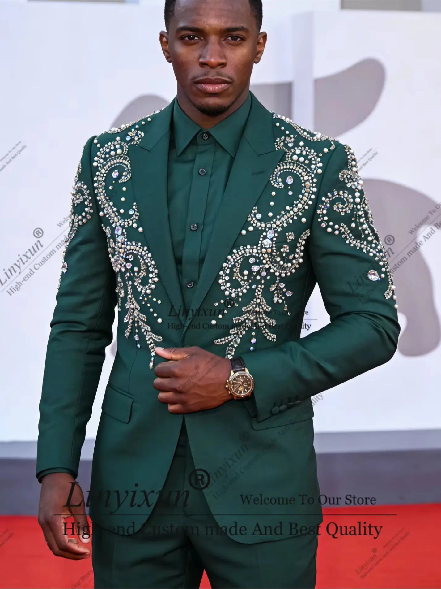 Rhinestone Beaded Men Suits 2 Pieces Sets Groom Peaked Lapel Blazers Customized Slim Fit Wedding Tuxedos pantalones hombre
Rhinestone Beaded Men Suits 2 Pieces Sets Groom Peaked Lapel Blazers Customized Slim Fit Wedding Tuxedos pantalones hombre