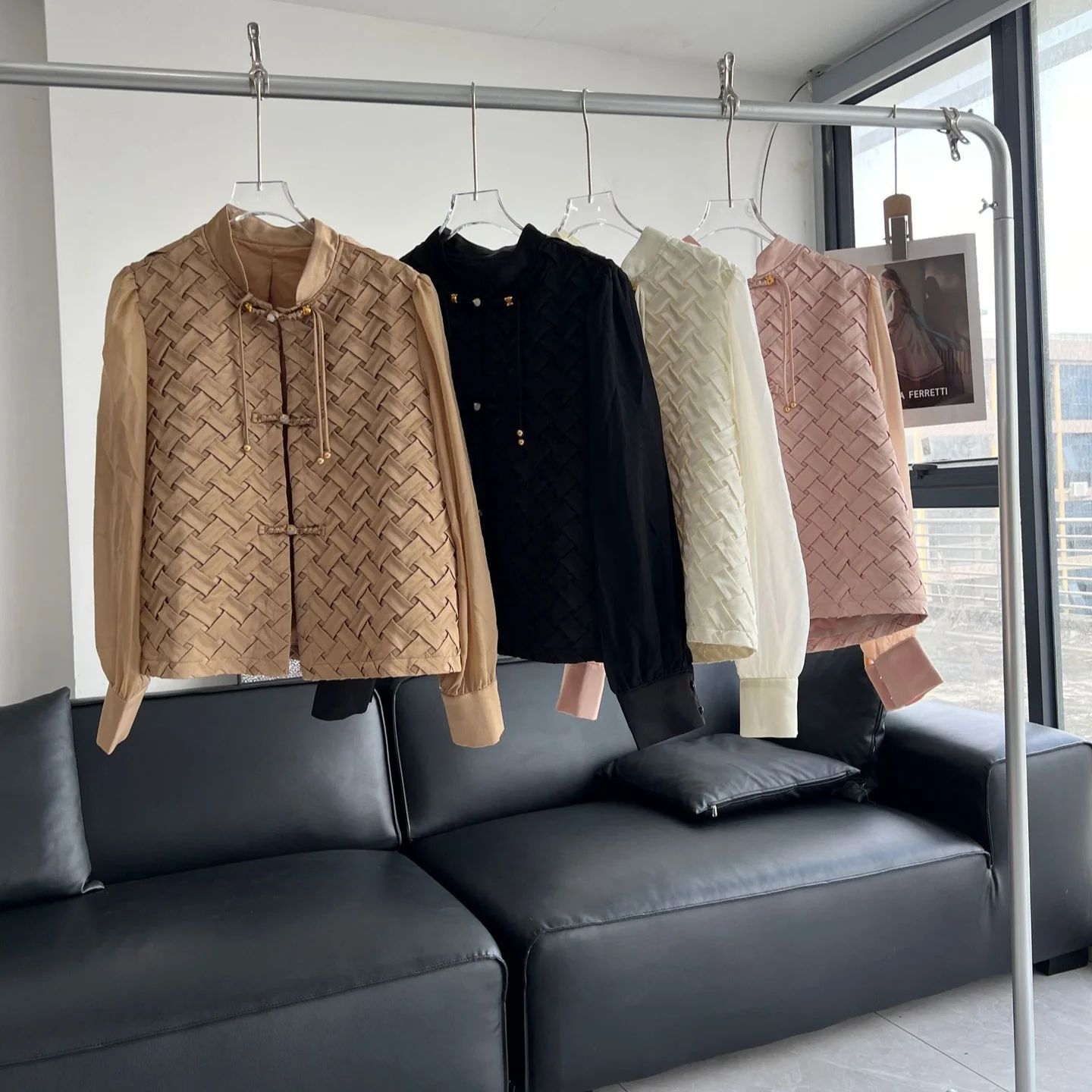 Pleats Pleated Jacket New Chinese Vintage Plate Buckle Compilation Short Jacket Fashionable Commuter Versatile Loose Tops Women
Pleats Pleated Jacket New Chinese Vintage Plate Buckle Compilation Short Jacket Fashionable Commuter Versatile Loose Tops Women