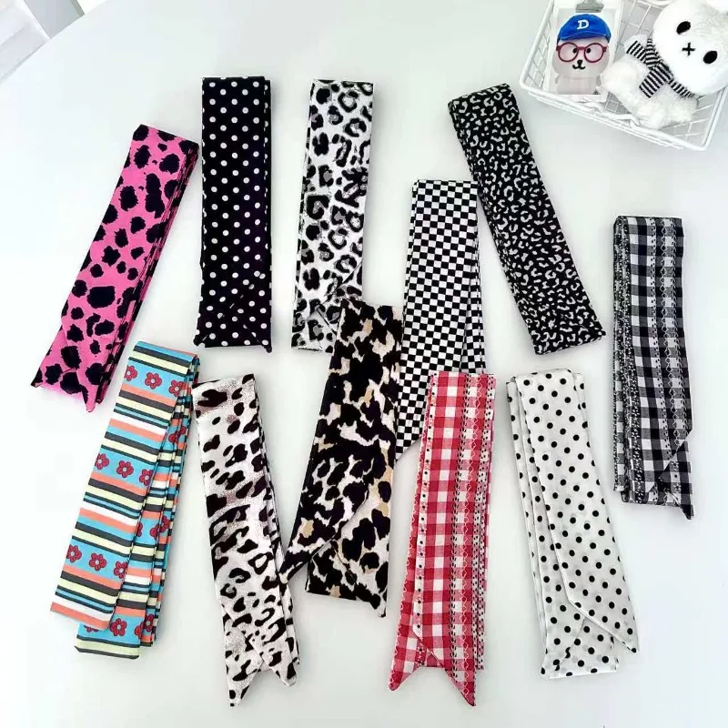 Leopard-print silk scarf, long style New British-inspired design Scarf, headband, hair tie, belt, multi-functional waistband
Leopard-print silk scarf, long style New British-inspired design Scarf, headband, hair tie, belt, multi-functional waistband