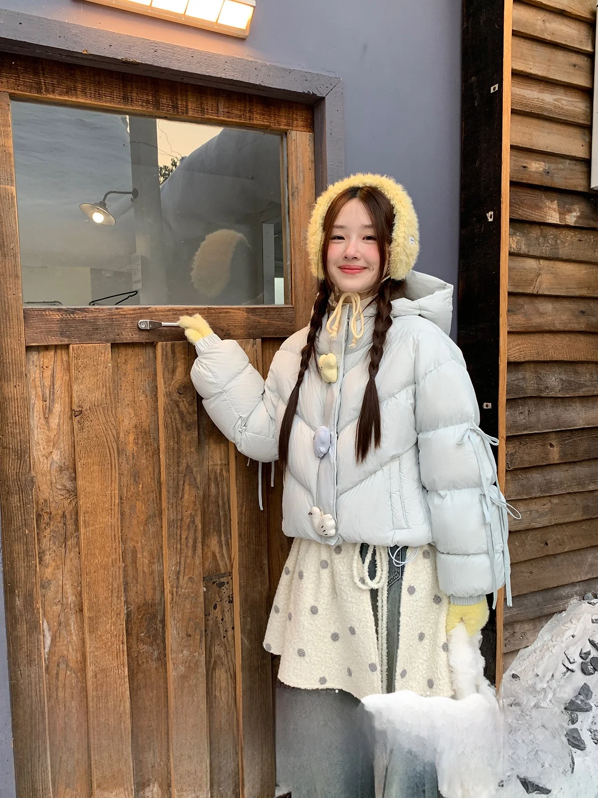 Модная белая юбка в горошек для женщин, короткая юбка с дизайнерским акцентом, корейская стильная юбка А-силуэта с высокой талией для повседневной носки
Модная белая юбка в горошек для женщин, короткая юбка с дизайнерским акцентом, корейская стильная юбка А-силуэта с высокой талией для повседневной носки