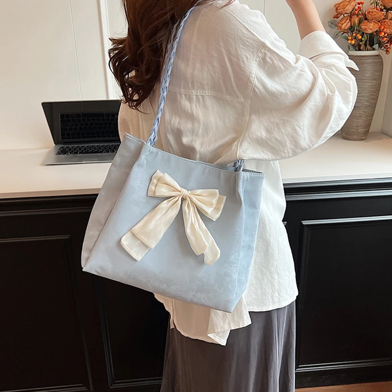 Women's Trendy Versatile Shoulder Tote Bag - 2025 Simple Design Bow-Embellished Spacious Casual Crossbody Commuter Handbag
Women's Trendy Versatile Shoulder Tote Bag - 2025 Simple Design Bow-Embellished Spacious Casual Crossbody Commuter Handbag