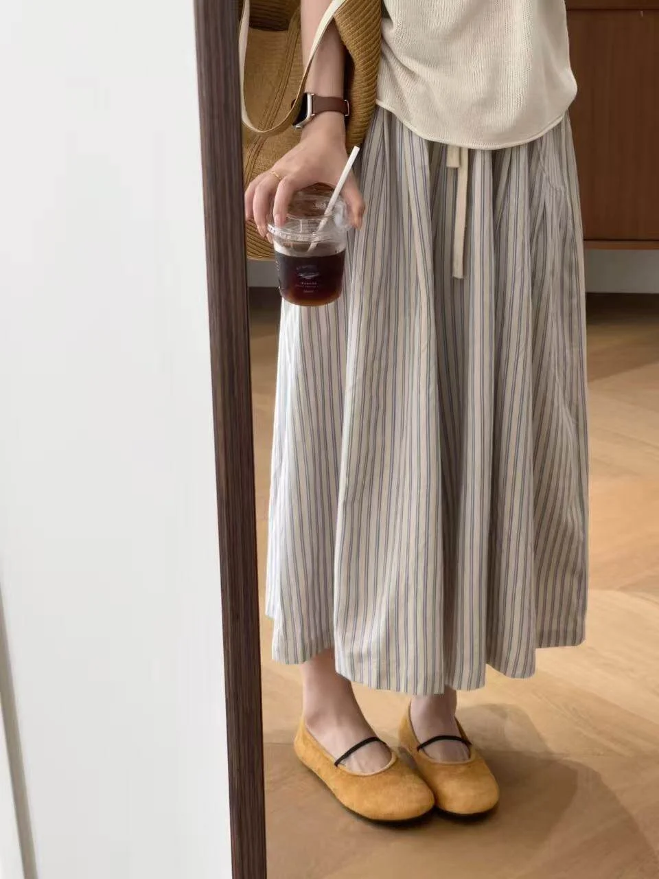 Casual Cotton Half Skirt with Drawstring And Vertical Stripes Korean Style Lazy Wind Elastic Waist A-Line Skirt for Women
Casual Cotton Half Skirt with Drawstring And Vertical Stripes Korean Style Lazy Wind Elastic Waist A-Line Skirt for Women