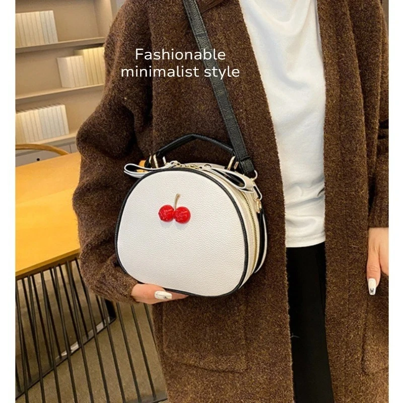 Fashion niche design versatile handbag for women, simple yet stylish casual commuting shoulder crossbody bag
Fashion niche design versatile handbag for women, simple yet stylish casual commuting shoulder crossbody bag