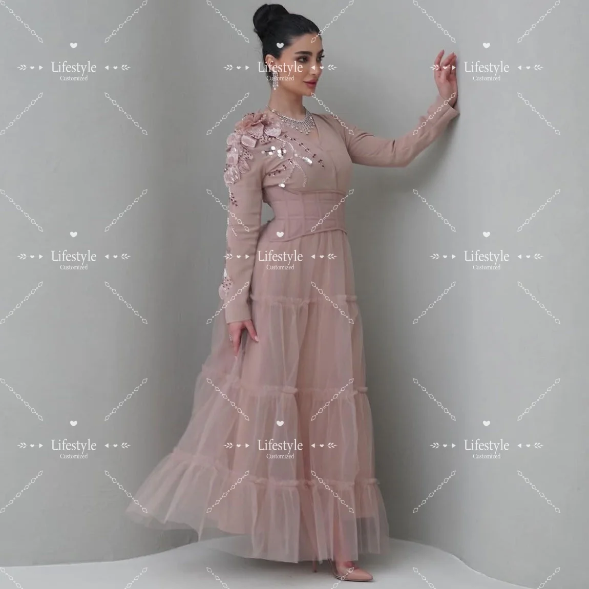 Customized V-Neck Beaded Floral Luxury Evening Dress A-Line Saudi Arabia Long Sleeves Prom Gown Special Occasion Party Dresses
Customized V-Neck Beaded Floral Luxury Evening Dress A-Line Saudi Arabia Long Sleeves Prom Gown Special Occasion Party Dresses