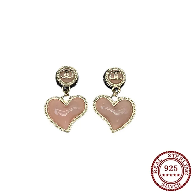 Classic Fashion Earstuds, Internet Celebrity, European and American Retro Love Series Earrings Series
Classic Fashion Earstuds, Internet Celebrity, European and American Retro Love Series Earrings Series