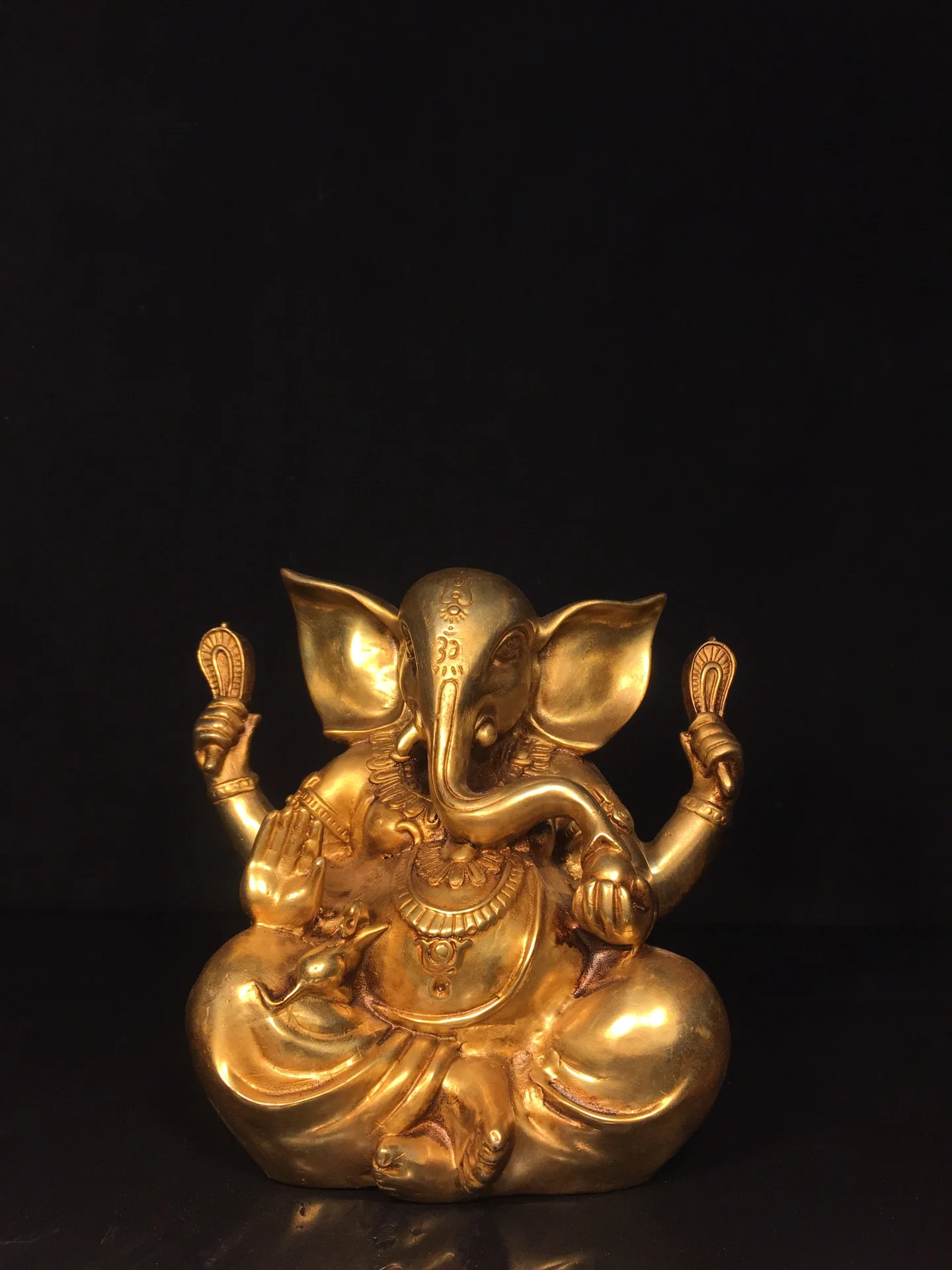 Old Bronze Gilded Cinnabar High Relief Elephant Trunk God of Wealth Buddha GANESH Sitting Buddha Amitabha Worship Hall
Old Bronze Gilded Cinnabar High Relief Elephant Trunk God of Wealth Buddha GANESH Sitting Buddha Amitabha Worship Hall