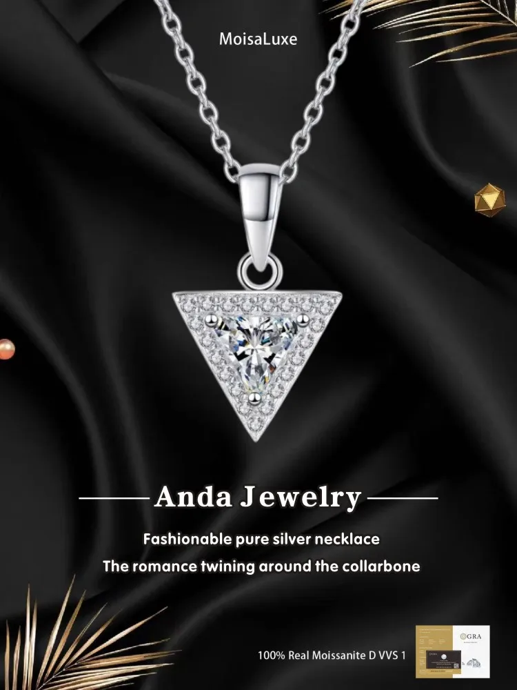 Moissanite Plata Sterling 925 Silver Fashion ITriangular Inlaid Moissanite Pendant Necklace GRA Certified
Moissanite Plata Sterling 925 Silver Fashion ITriangular Inlaid Moissanite Pendant Necklace GRA Certified