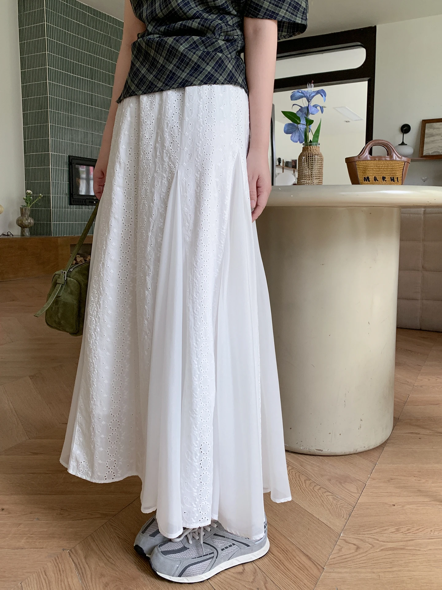 Xuanxuan Simple White Lace A-Line Midi Skirt Women High Waist Loose Feeling Personality Half Skirt Elegant Long Skirt
Xuanxuan Simple White Lace A-Line Midi Skirt Women High Waist Loose Feeling Personality Half Skirt Elegant Long Skirt