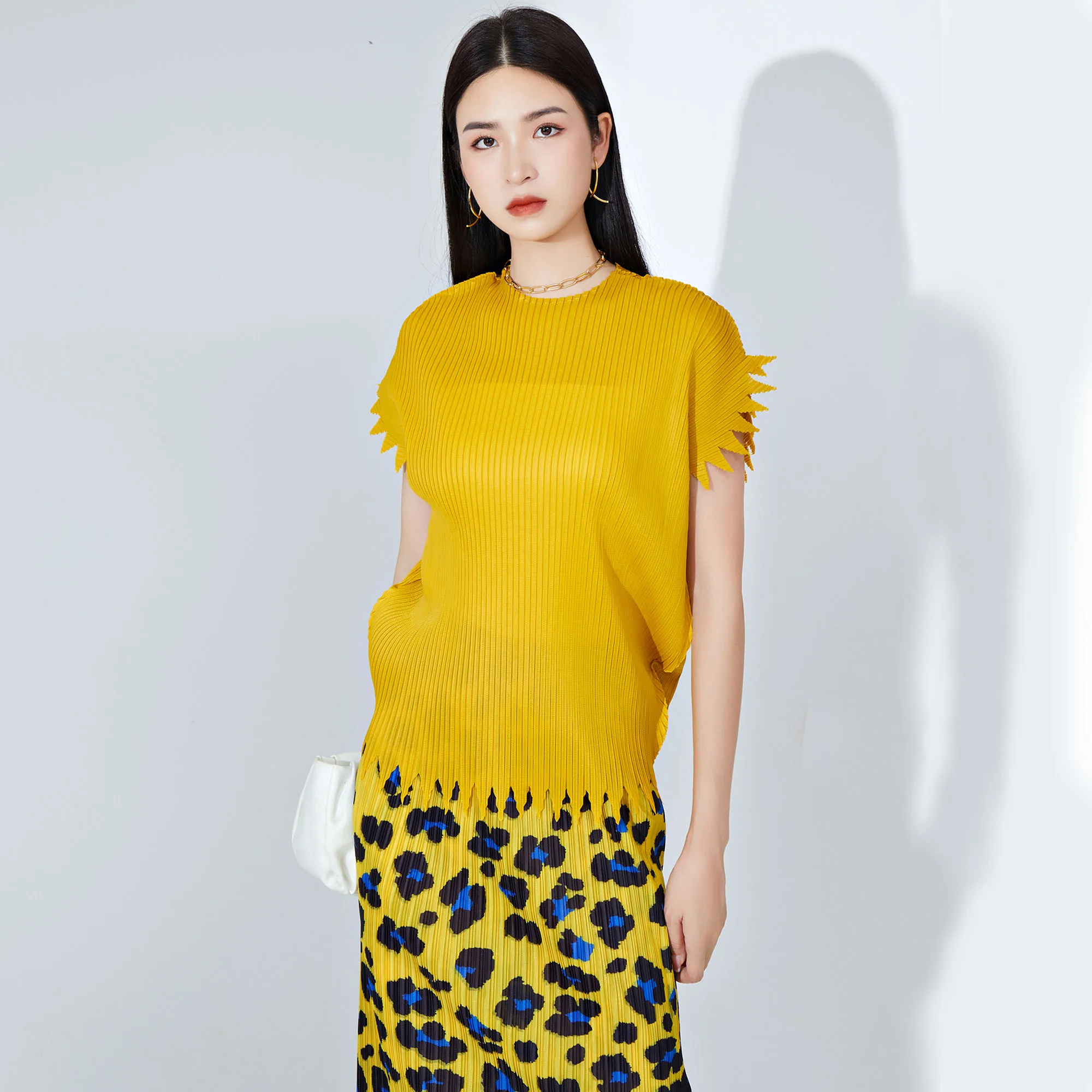 Miyake Short Sleeve Women's T-shirt Chic and Unique Design Round Neck Loose Fit Irregular Gear Versatile Pleated Summer Top
Miyake Short Sleeve Women's T-shirt Chic and Unique Design Round Neck Loose Fit Irregular Gear Versatile Pleated Summer Top