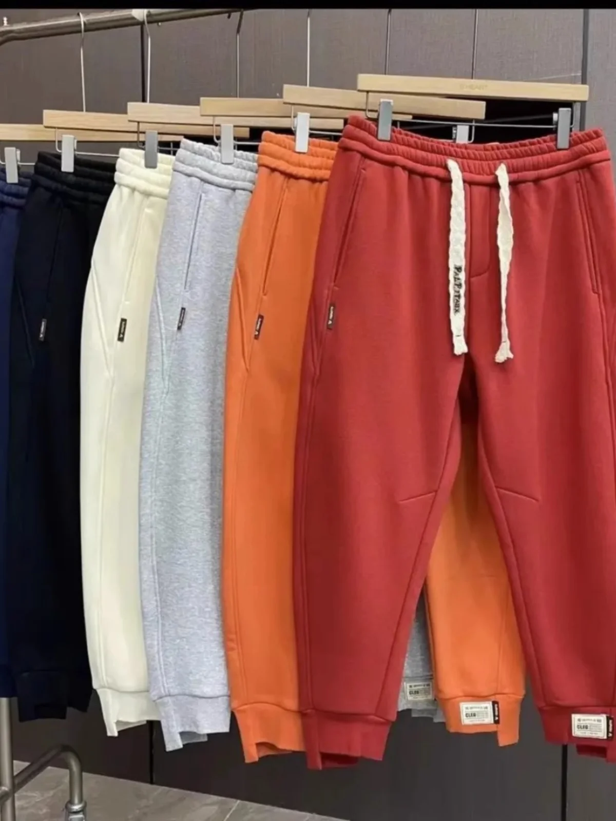 Модные мужские спортивные вязаные брюки в стиле Харадзюку, повседневные, осенне-зимние, новые, с эластичным поясом, свободные леггинсы, молодежный стиль
Модные мужские спортивные вязаные брюки в стиле Харадзюку, повседневные, осенне-зимние, новые, с эластичным поясом, свободные леггинсы, молодежный стиль