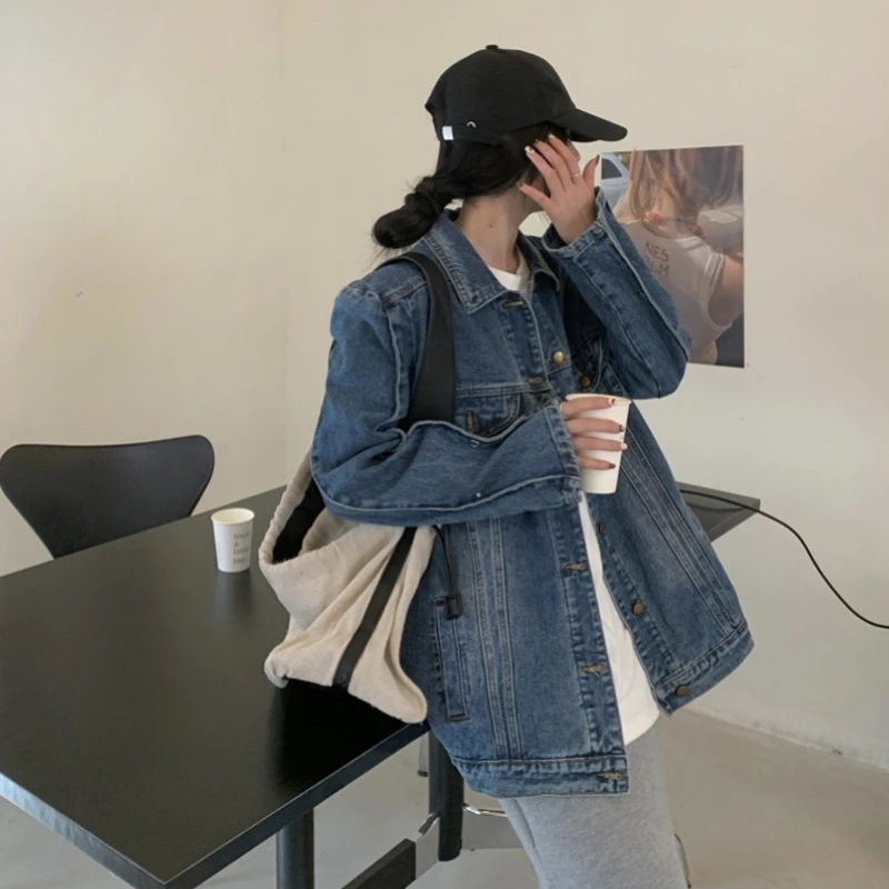 Новинка 2023 года, женская винтажная уникальная уличная куртка с прямыми плечами, средней длины, темная джинсовая куртка, корейская свободная весенне-осенняя верхняя одежда
Новинка 2023 года, женская винтажная уникальная уличная куртка с прямыми плечами, средней длины, темная джинсовая куртка, корейская свободная весенне-осенняя верхняя одежда