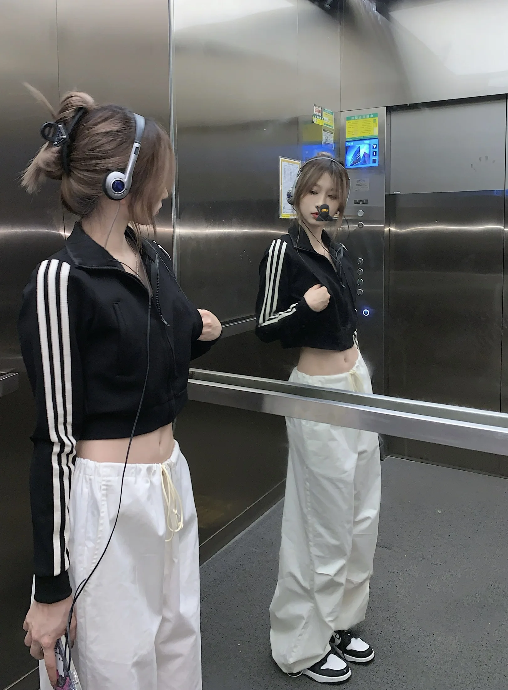 Leisure Sportswear Suit Women's Design Sense Autumn Short Coat Top Overalls Pants Pants -Piece Suit Fashion
Leisure Sportswear Suit Women's Design Sense Autumn Short Coat Top Overalls Pants Pants -Piece Suit Fashion