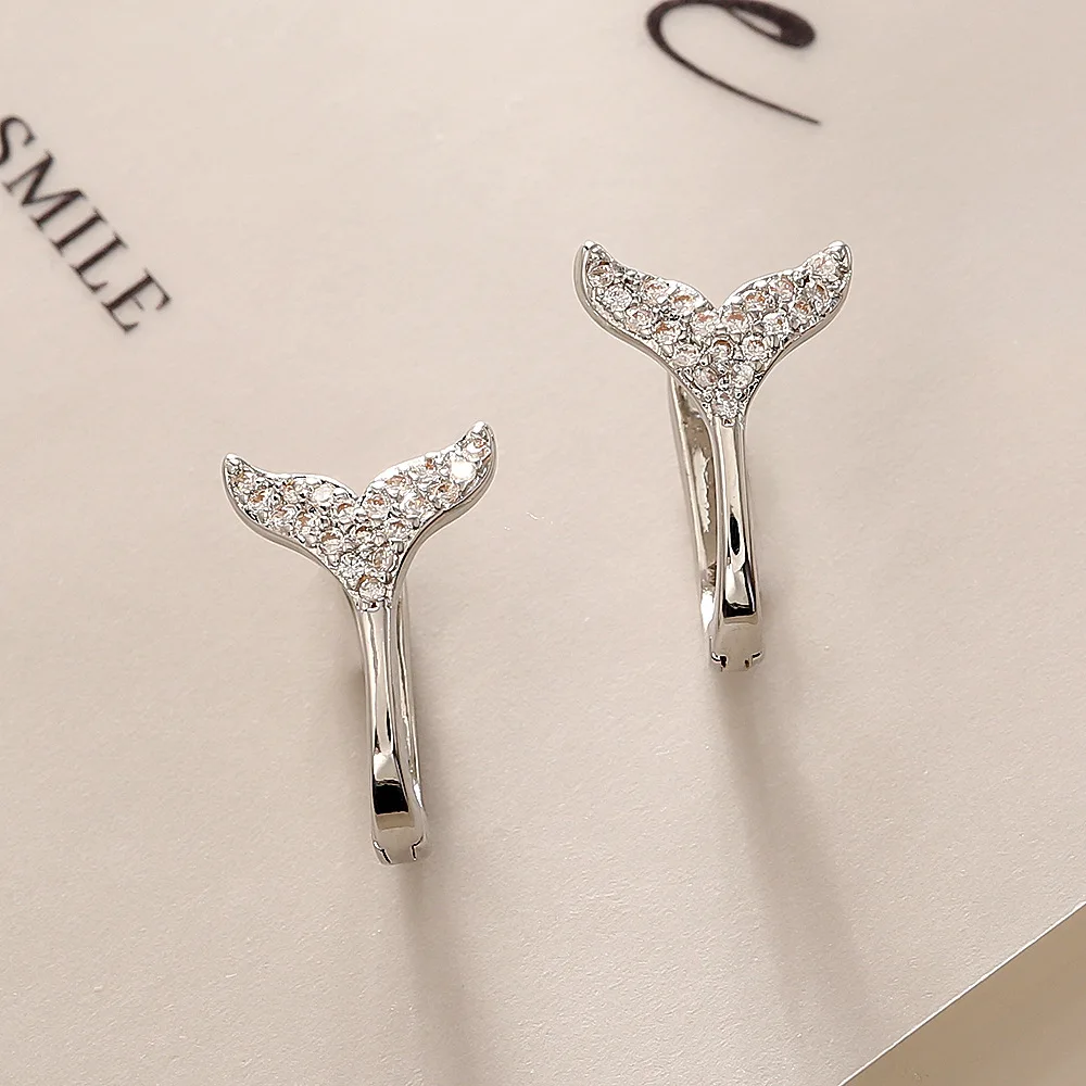Fashionable, exquisite and high-end, niche fishtail earrings, versatile earrings, micro-encrusted zircons, cool style earrings
Fashionable, exquisite and high-end, niche fishtail earrings, versatile earrings, micro-encrusted zircons, cool style earrings