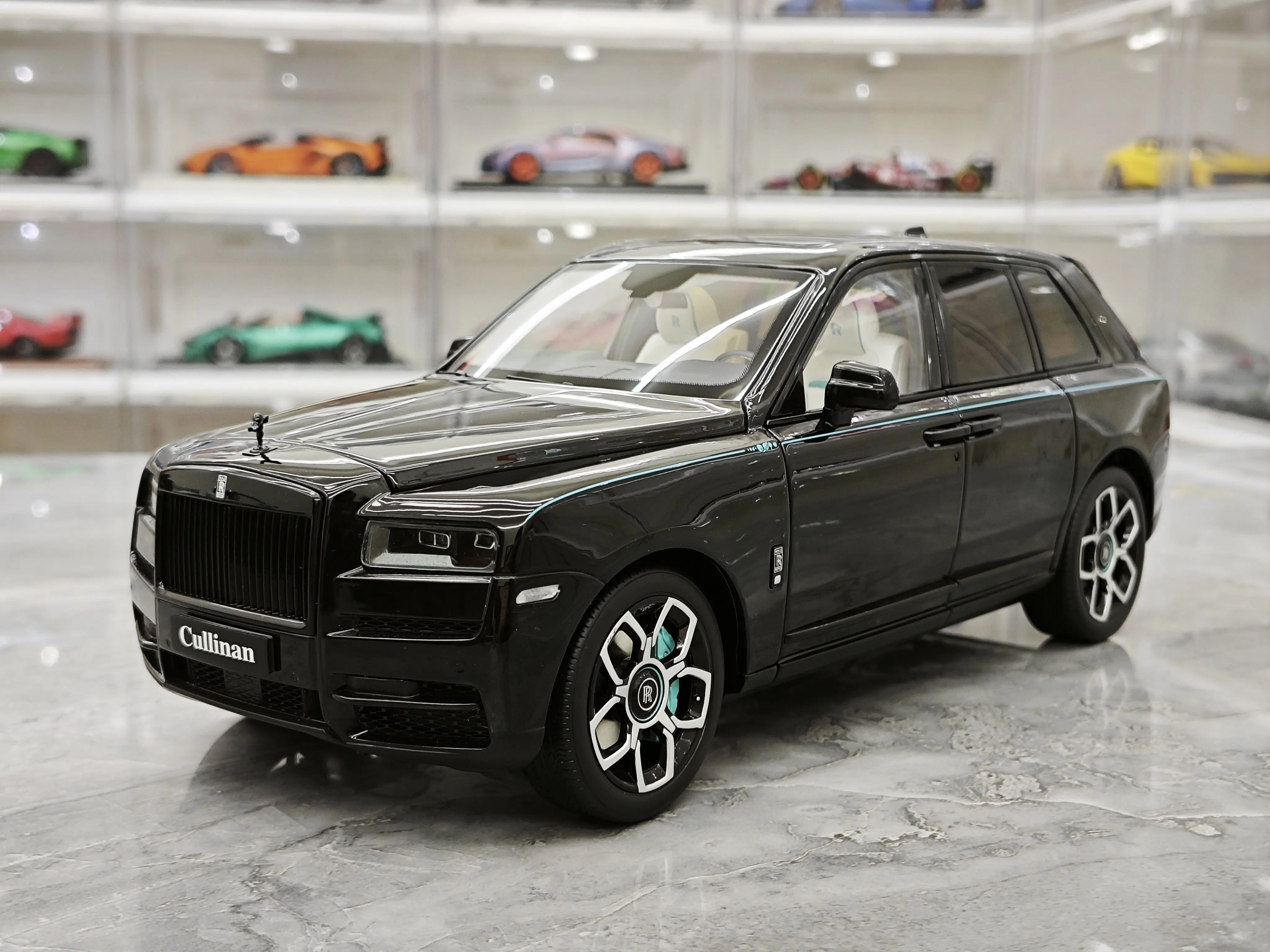 OEM 1:18 Cullinan BB Pearlescent Black/Metal Blue Simulation Limited Edition All Open Alloy Metal Static Car Model Toy Gift
OEM 1:18 Cullinan BB Pearlescent Black/Metal Blue Simulation Limited Edition All Open Alloy Metal Static Car Model Toy Gift