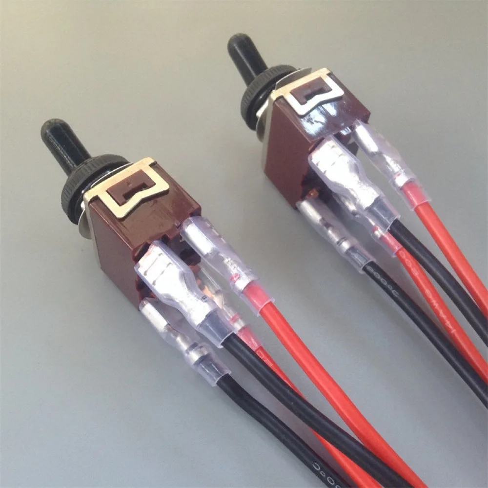 1PCS AC250V T/XT60 Plug Waterproof Toggle Switch 4-pin 2-position 32A Large Current Silver Contact Point Power Rocker Switch
1PCS AC250V T/XT60 Plug Waterproof Toggle Switch 4-pin 2-position 32A Large Current Silver Contact Point Power Rocker Switch