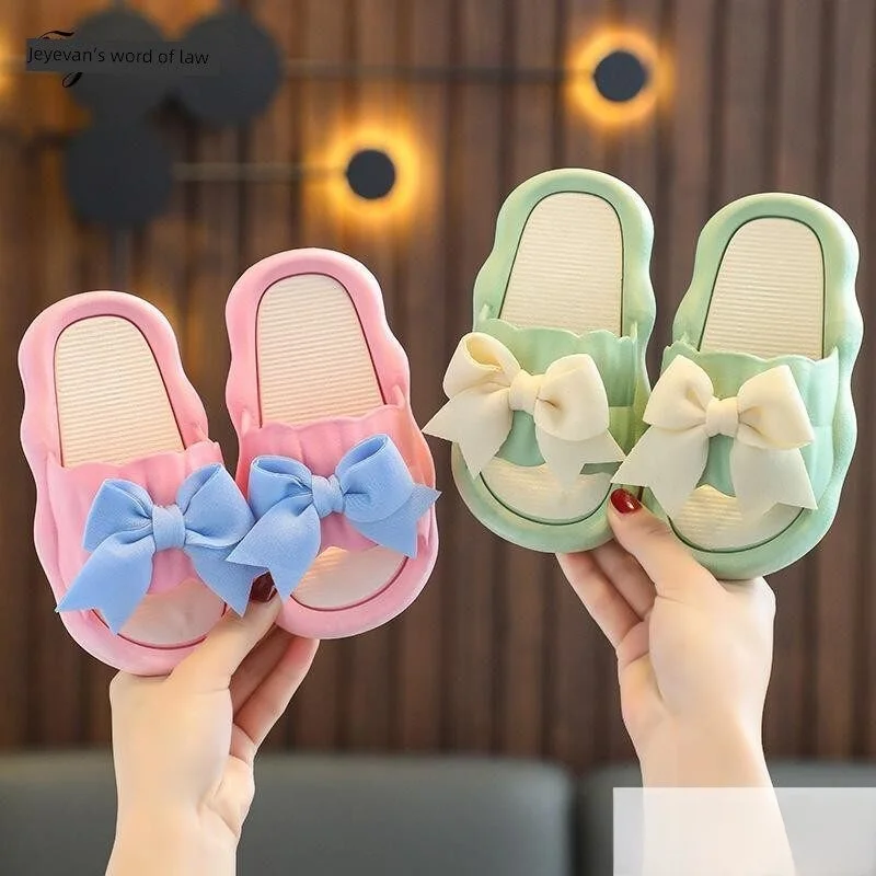 Princess Themed Girls Slippers Cute Cartoon Design Non-Slip Soft Bottom Ideal for Bath Time And Indoor Use Little Girls Sandals
Princess Themed Girls Slippers Cute Cartoon Design Non-Slip Soft Bottom Ideal for Bath Time And Indoor Use Little Girls Sandals