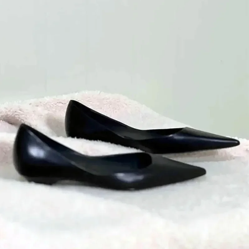 Sexy Pointed Toe Leather Flat Shoes Women Tapered Low Heel Pumps Black Shallow Mouth Design Comfort Casual Office Shoe for Women
Sexy Pointed Toe Leather Flat Shoes Women Tapered Low Heel Pumps Black Shallow Mouth Design Comfort Casual Office Shoe for Women