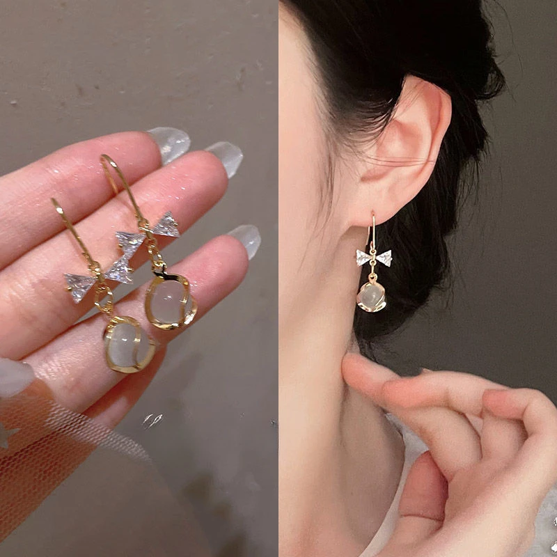 LOVE&NAME French cat-eye jewelry Rhinestone Pendants Dangle Earrings for Female Simulated Pearl Dangle Earrings for Girls
LOVE&NAME French cat-eye jewelry Rhinestone Pendants Dangle Earrings for Female Simulated Pearl Dangle Earrings for Girls