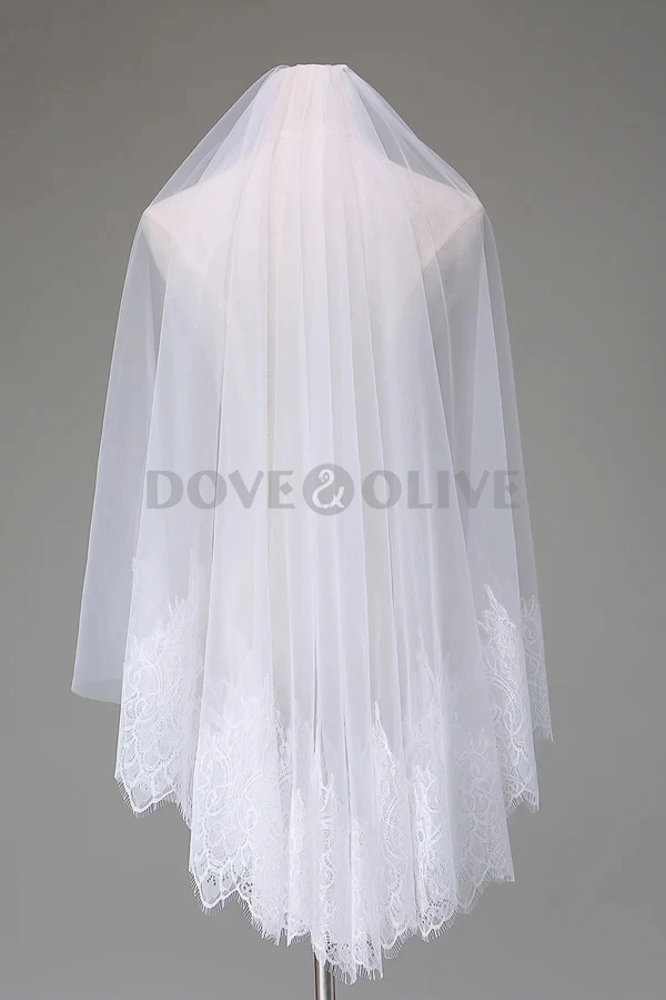 64cm-86cm Lace Wedding Veils Waist-length French Scallop Lace Hem Veil Two Layers with Comb Short Bride Veils Bridal Accessory
64cm-86cm Lace Wedding Veils Waist-length French Scallop Lace Hem Veil Two Layers with Comb Short Bride Veils Bridal Accessory