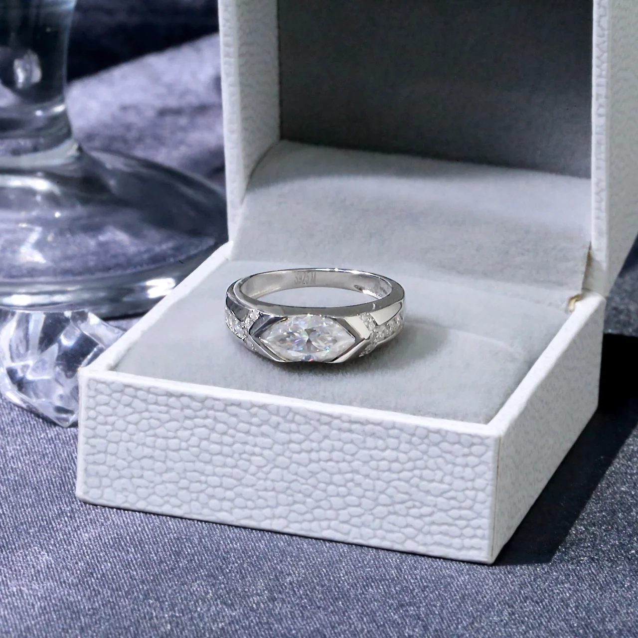 AMGROCK 1CT Olive-shaped Moissanite Ring for Women, S925 Sterling Silver, Hypoallergenic, Stylish Women's Jewelry Gift
AMGROCK 1CT Olive-shaped Moissanite Ring for Women, S925 Sterling Silver, Hypoallergenic, Stylish Women's Jewelry Gift