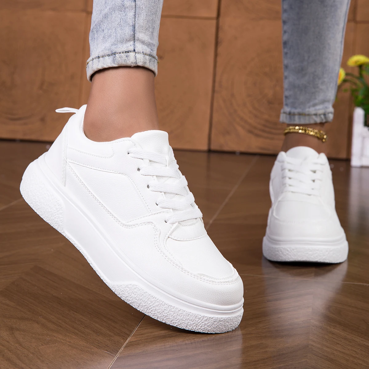 2025 Men's Lightweight Casual White Shoes Trendy Breathable Board Tennis Outdoor Sports Couples Footwear
2025 Men's Lightweight Casual White Shoes Trendy Breathable Board Tennis Outdoor Sports Couples Footwear