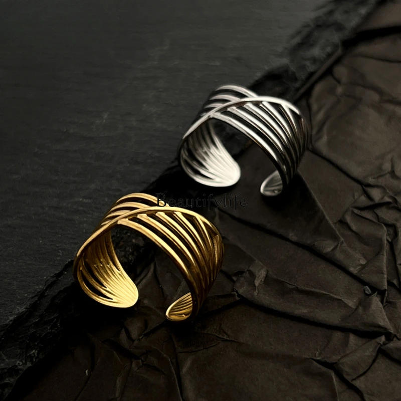 Light luxury personalized design metal cold wind high-end temperament line texture jewelry
Light luxury personalized design metal cold wind high-end temperament line texture jewelry