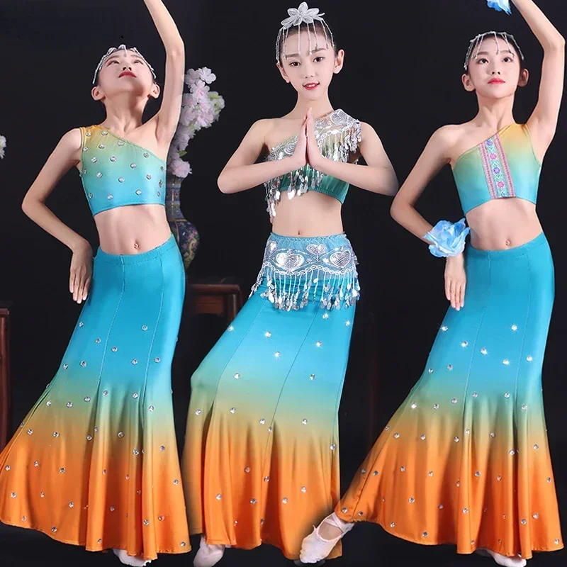 Minority Peacock Dance Fishtail Dai Nationality Dress Girls Folk Dance Dress Stage Peacock Dance Wear Performance Costume
Minority Peacock Dance Fishtail Dai Nationality Dress Girls Folk Dance Dress Stage Peacock Dance Wear Performance Costume