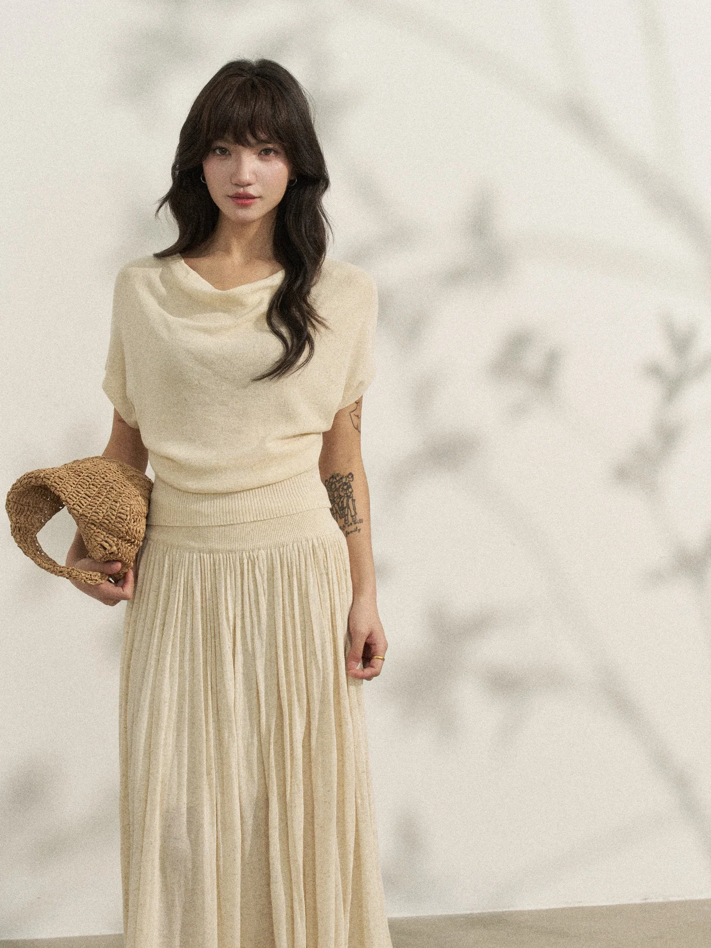 Flower7 Knitted Short Sleeve T-Shirt Top with Choker Pure Color Loose Fit mid Waist Skirt Fashionable Korean Style Women's Set
Flower7 Knitted Short Sleeve T-Shirt Top with Choker Pure Color Loose Fit mid Waist Skirt Fashionable Korean Style Women's Set