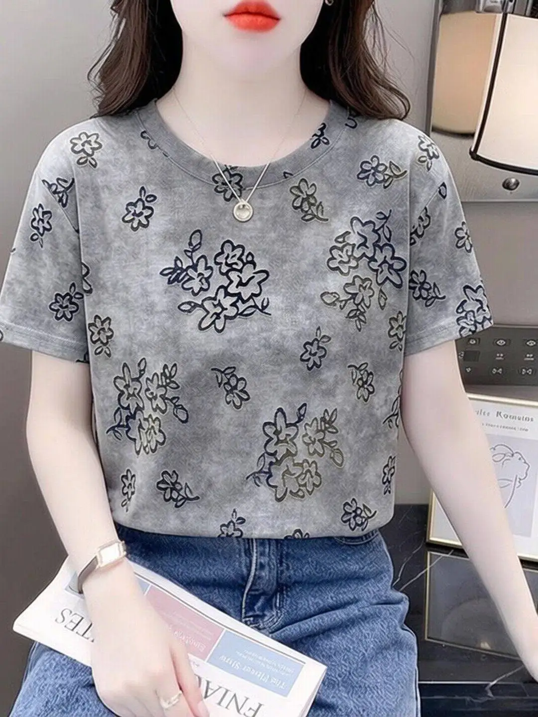 Retro Print Short Sleeve round Neck T-Shirt Women's Korean Style Summer New Loose Versatile Female Upper Apparel Casual Style...
Retro Print Short Sleeve round Neck T-Shirt Women's Korean Style Summer New Loose Versatile Female Upper Apparel Casual Style...