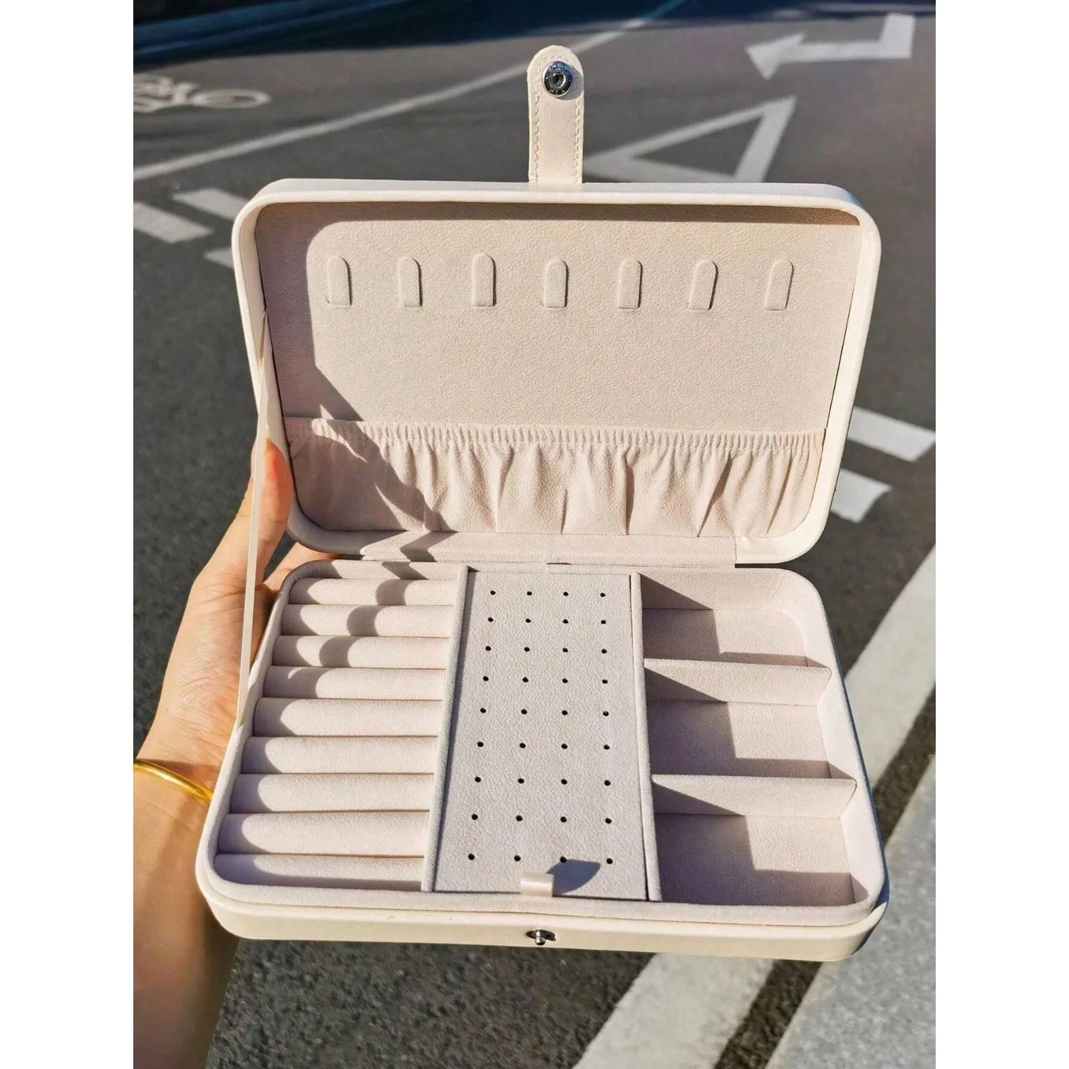 New Striped Travel Jewelry Box, PU Leather Large Capacity Jewelry Storage Box, Women's Jewelry Box, Double-Layer Portable Mini
New Striped Travel Jewelry Box, PU Leather Large Capacity Jewelry Storage Box, Women's Jewelry Box, Double-Layer Portable Mini