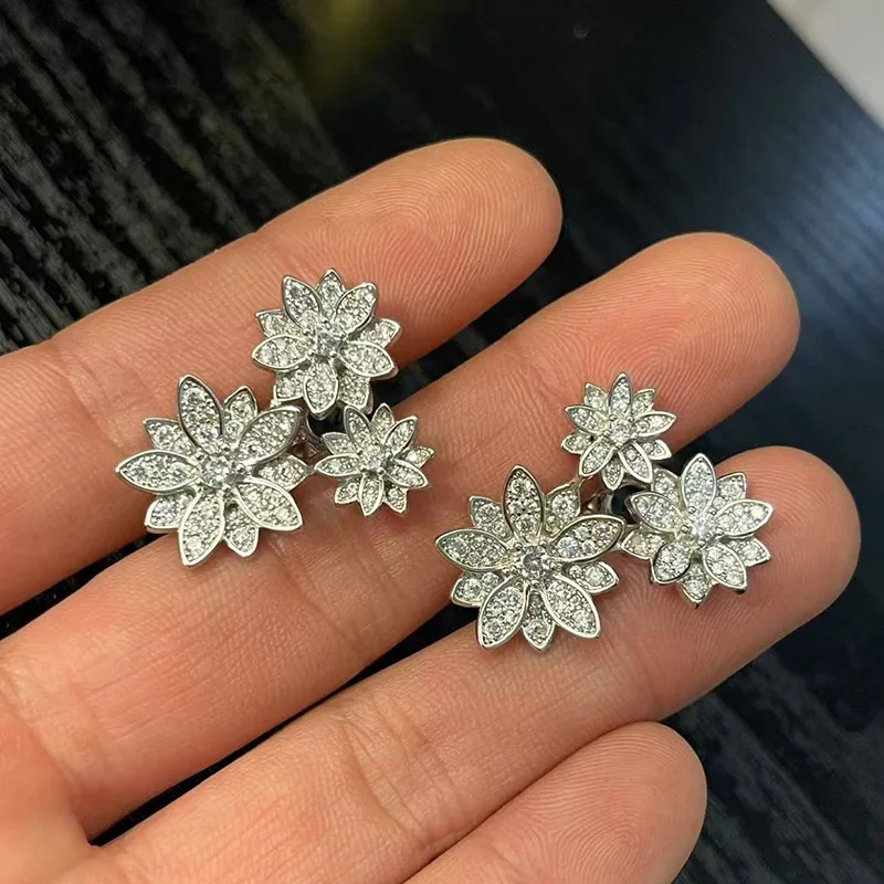 Hot selling new product: Flower earrings, flower design AAA zircon classic versatile party socialite women's accessories
Hot selling new product: Flower earrings, flower design AAA zircon classic versatile party socialite women's accessories