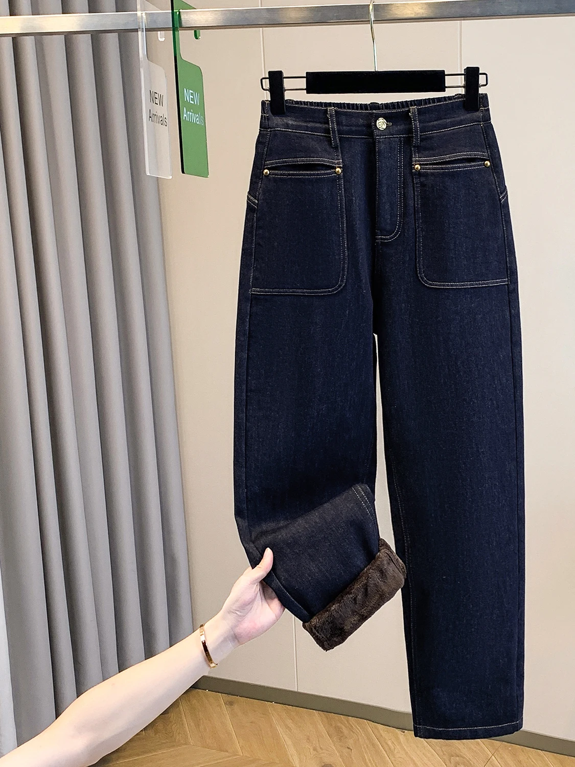 Winter New plus Size Loose Fce Lined Thi Elastic Dad Jeans Women's Casual High Waist Cotton Lycra Loose Fit Denim Pants
Winter New plus Size Loose Fce Lined Thi Elastic Dad Jeans Women's Casual High Waist Cotton Lycra Loose Fit Denim Pants