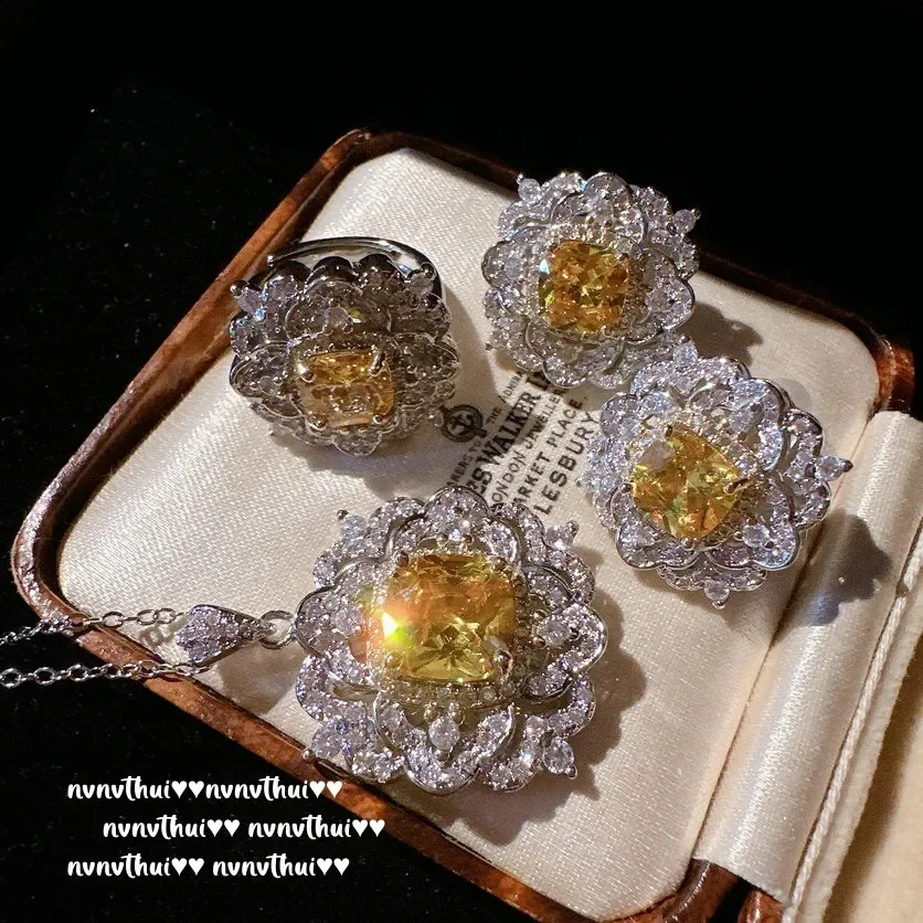 Fashion Vintage 925 Silver Jewelry Sets for Women Princess Cut Gemstone Lab Diamond Yellow Zircon Wedding Party Accessories
Fashion Vintage 925 Silver Jewelry Sets for Women Princess Cut Gemstone Lab Diamond Yellow Zircon Wedding Party Accessories
