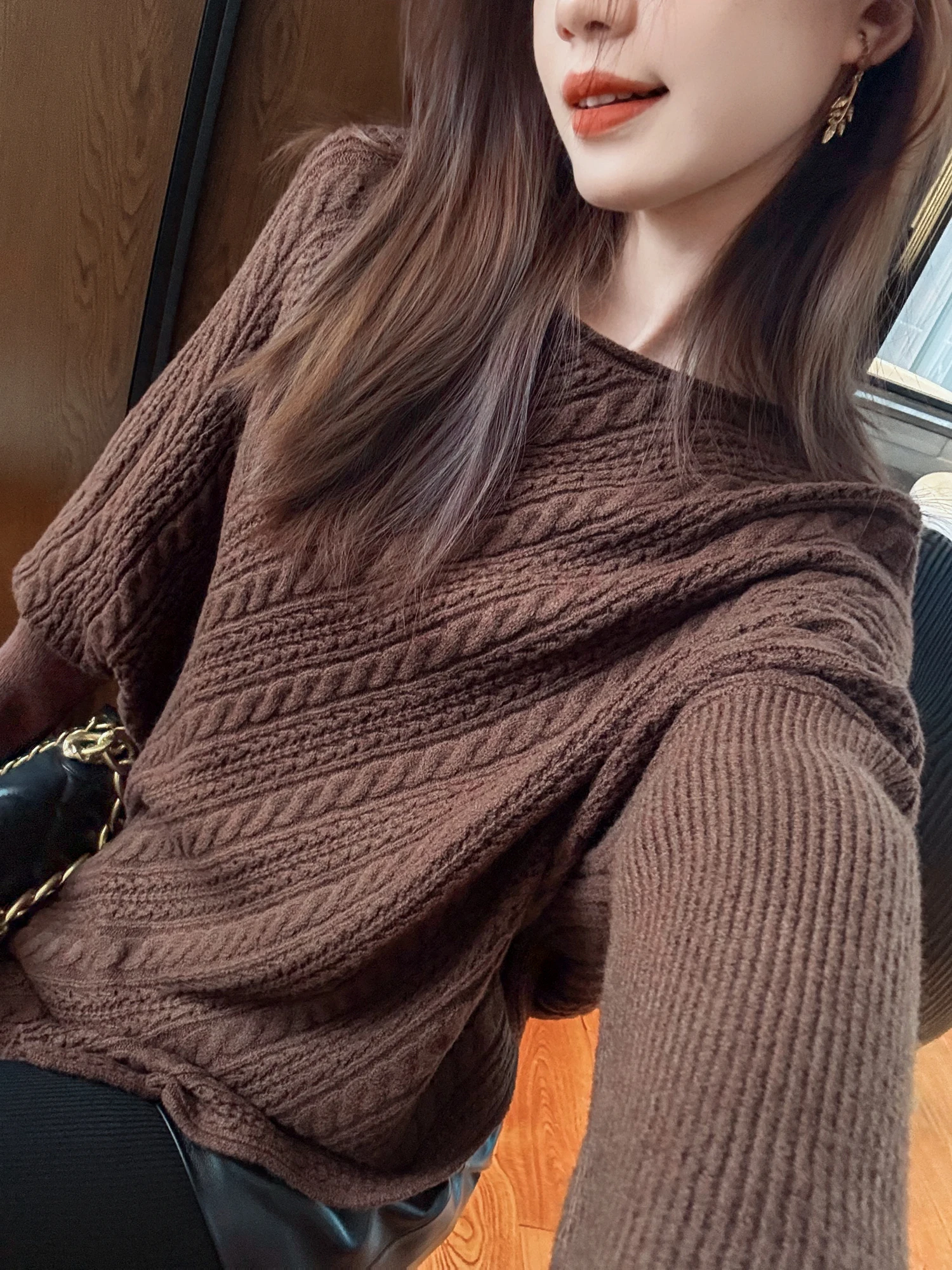 Уникальный асимметричный вязаный топ с открытыми плечами, мягкий, для повседневной носки, с длинными рукавами, круглым вырезом, утепленный, зимний, женский.
Уникальный асимметричный вязаный топ с открытыми плечами, мягкий, для повседневной носки, с длинными рукавами, круглым вырезом, утепленный, зимний, женский.