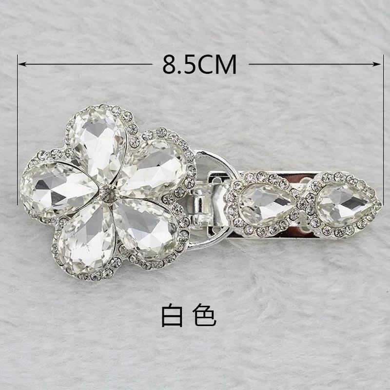 6 шт./упак. модное черно-белое кашемировое женское пальто со стразами и пряжкой из норки с декоративной пряжкой с ромбовидной пряжкой
6 шт./упак. модное черно-белое кашемировое женское пальто со стразами и пряжкой из норки с декоративной пряжкой с ромбовидной пряжкой