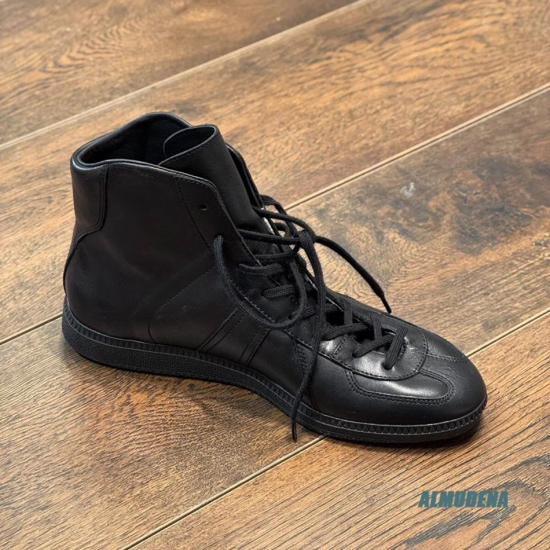 Retro Men High Top Board Shoes Fashion Flat Rubber Sole Lace Up Casual Sneakers Outdoor Spring Autumn Daily Walking Short Boots
Retro Men High Top Board Shoes Fashion Flat Rubber Sole Lace Up Casual Sneakers Outdoor Spring Autumn Daily Walking Short Boots