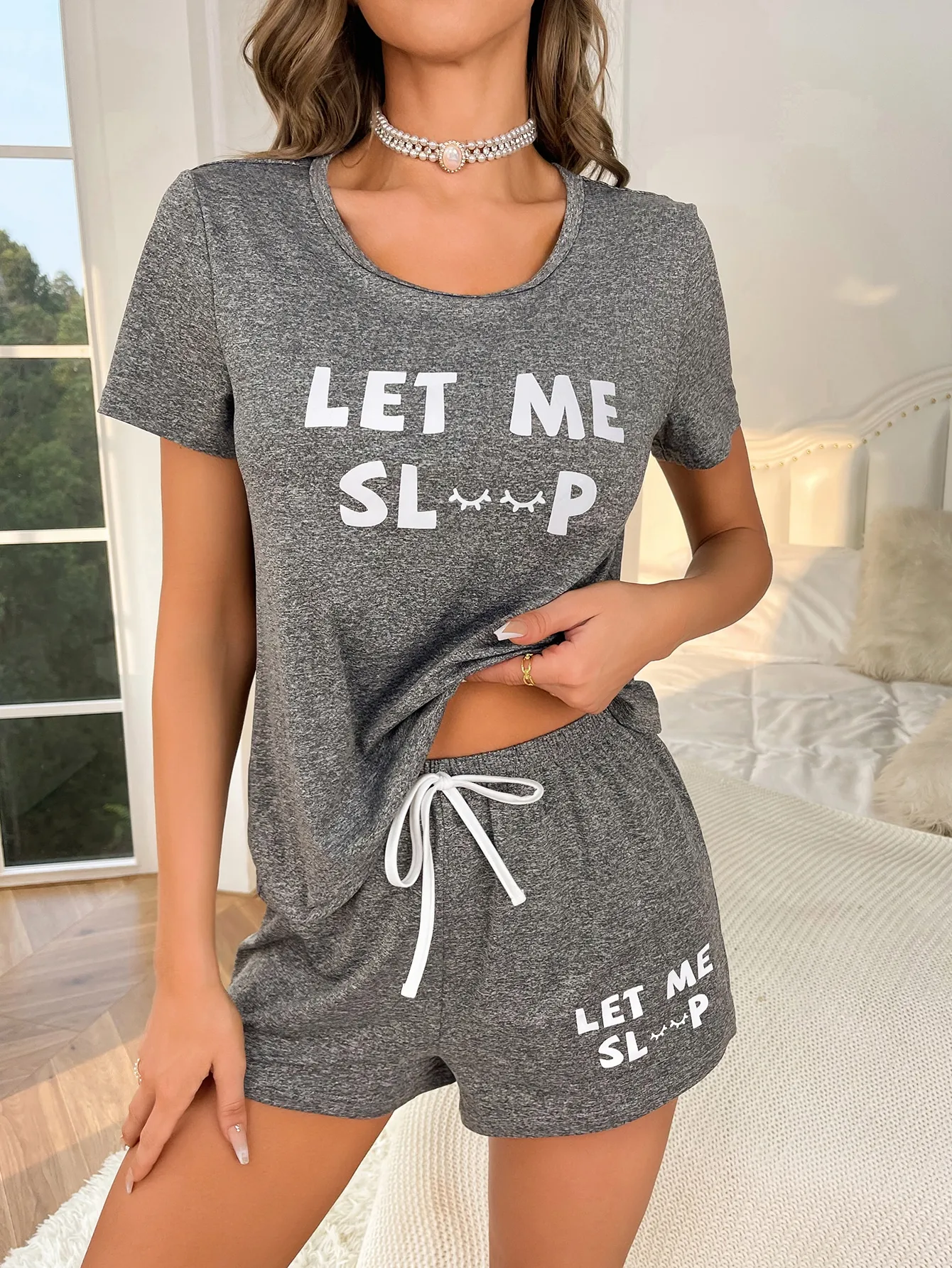Women's new style pajamas set gray top letter shorts two-piece casual home wear
Women's new style pajamas set gray top letter shorts two-piece casual home wear