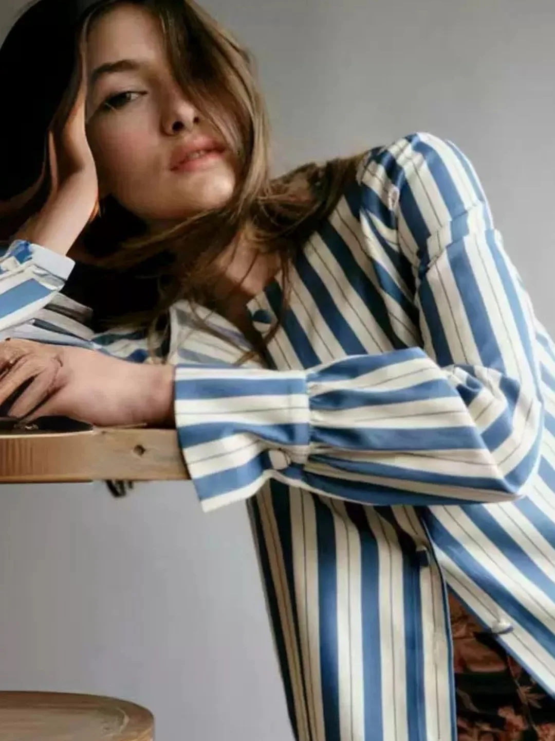 Retro Blue White Stripes round Neck Long Sleeve Shirt Women's Fashion Simple Polyester Fiber Skin-friendly Breathable Casual Top
Retro Blue White Stripes round Neck Long Sleeve Shirt Women's Fashion Simple Polyester Fiber Skin-friendly Breathable Casual Top