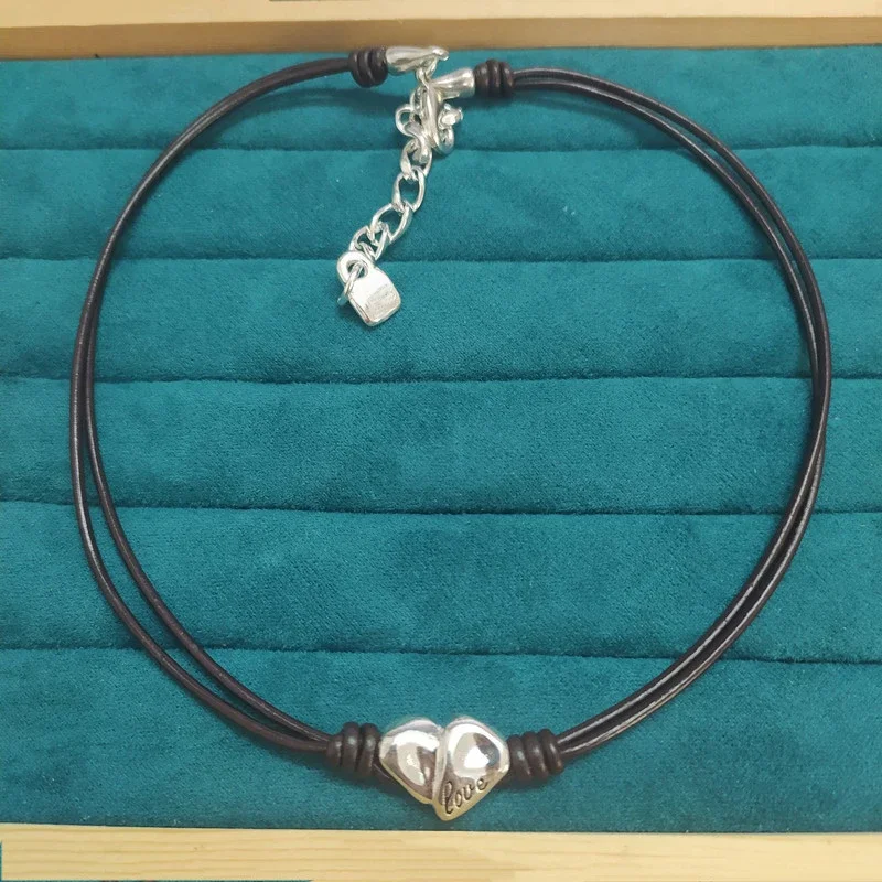 Creative Design European and American Original Fashion Electroplating 925 Silver Black Rope Heart-shaped Necklace Jewelry Gift
Creative Design European and American Original Fashion Electroplating 925 Silver Black Rope Heart-shaped Necklace Jewelry Gift