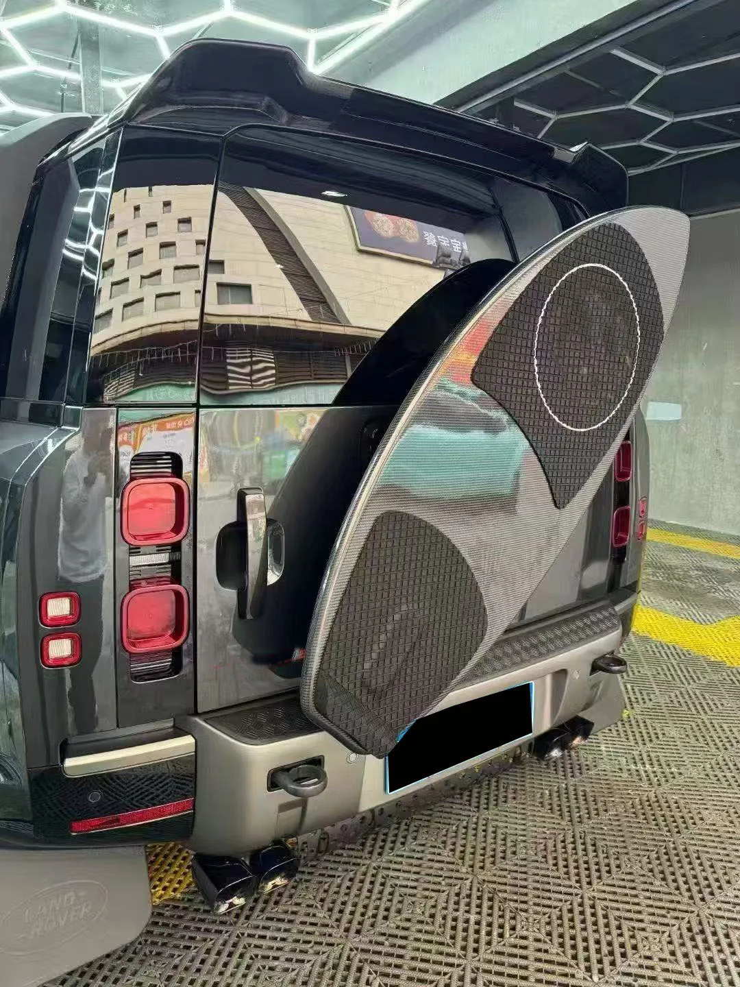 Aftermarket Carbon Fiber Rear Tire Cover Surfboard Mount Easy Installation 1 Year Warranty for Benz G Class
Aftermarket Carbon Fiber Rear Tire Cover Surfboard Mount Easy Installation 1 Year Warranty for Benz G Class