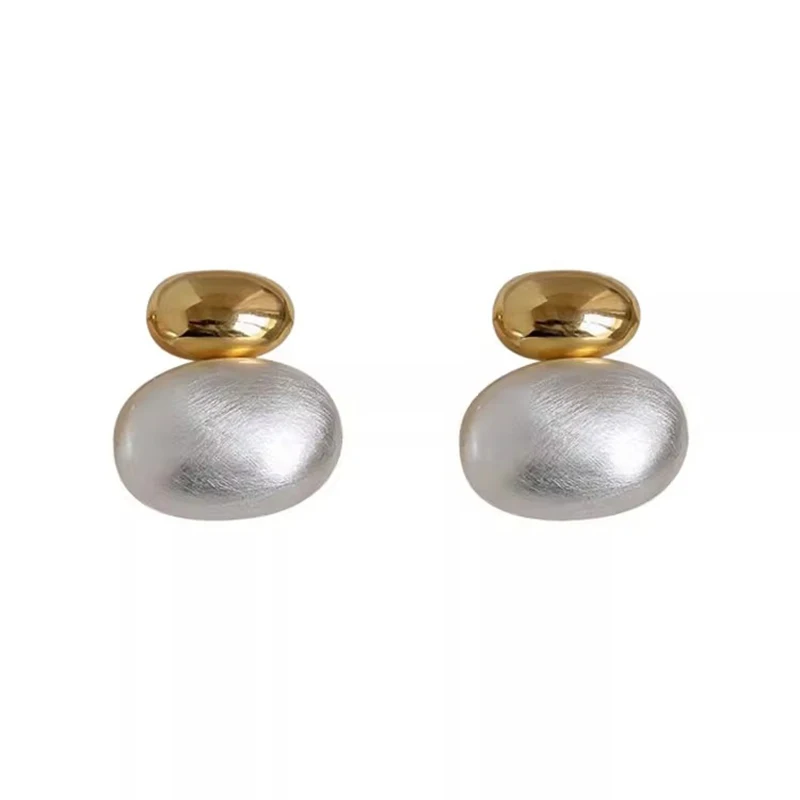 Brushed oval ball contrasting color earrings women's niche light luxury temperament versatile sterling silver needle earrings
Brushed oval ball contrasting color earrings women's niche light luxury temperament versatile sterling silver needle earrings